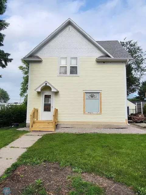 126 4th Ave NE, Mayville, ND 58257