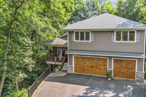 917 Parkview Ln, Victoria, MN 55386
