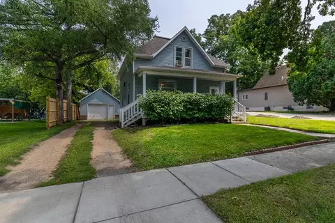 233 S Park Ave, Le Center, MN 56057
