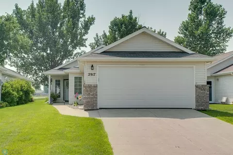 2917 35th St S, Moorhead, MN 56560