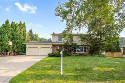 2246 Thomas Ln, White Bear Lake, MN 55110