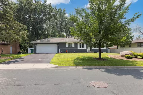 1205 E 131st St, Burnsville, MN 55337