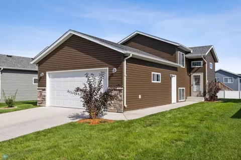 6749 70th Ave S, Horace, ND 58047