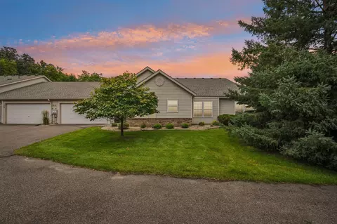177 Wedgewood Dr, Mahtomedi, MN 55115