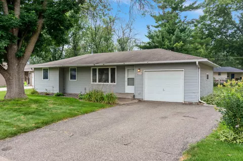 2016 Pine St, Hastings, MN 55033
