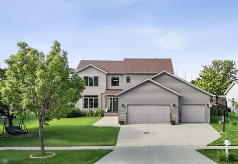 3322 46th Ave S, Fargo, ND 58104