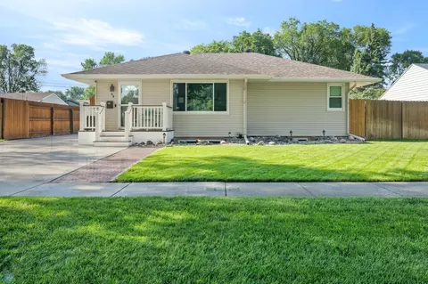 48 17 12 Ave N, Fargo, ND 58102