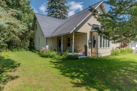 902 4th St NE, Little Falls, MN 56345
