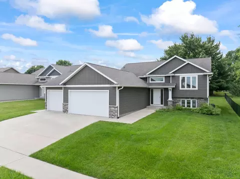 892 Brighton Dr NW, Rochester, MN 55901
