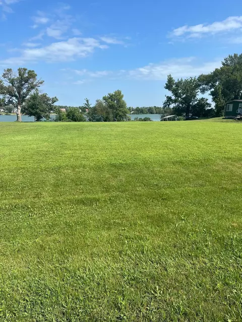 640 W Lake St W, Avoca, MN 56114