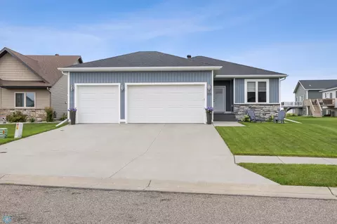 1015 46th Ave S, Moorhead, MN 56560