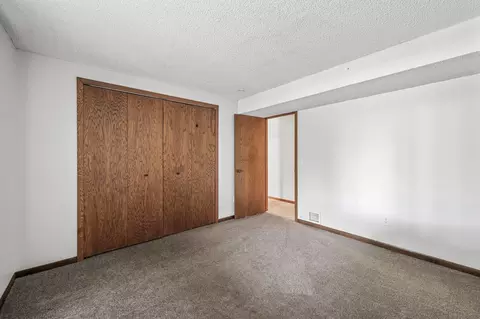 Bedroom - 9361 Nesbitt Rd, Bloomington, MN 55437 photo 6 of 6