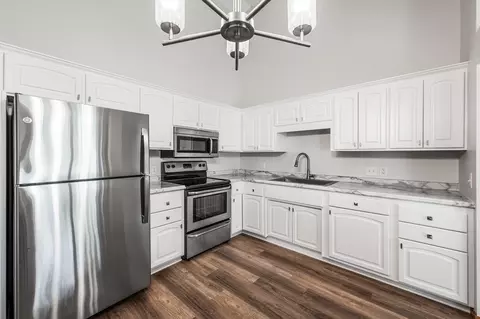 Kitchen - 9361 Nesbitt Rd, Bloomington, MN 55437 photo 1 of 1