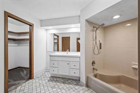 Bath - 9361 Nesbitt Rd, Bloomington, MN 55437 photo 1 of 2