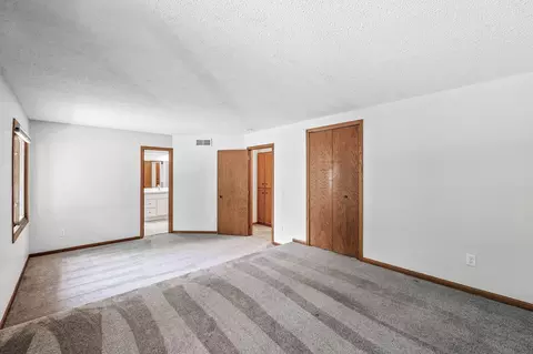 Bedroom - 9361 Nesbitt Rd, Bloomington, MN 55437 photo 3 of 6