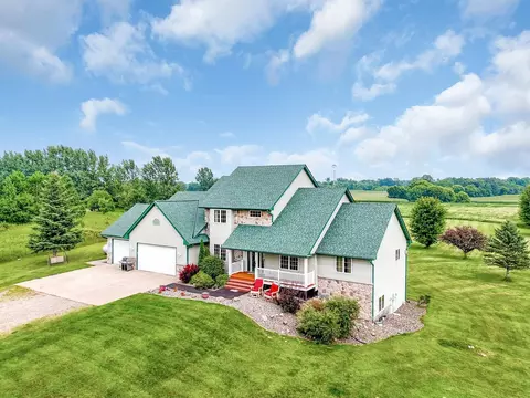 35887 Oasis Rd, Lindstrom, MN 55045