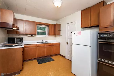 Kitchen - 1006 3rd Ave S, Fargo, ND 58103 photo 7 of 9