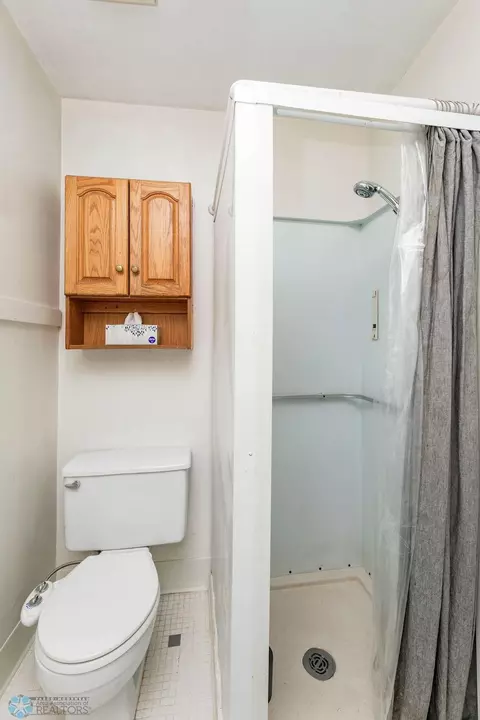 Bath - 1006 3rd Ave S, Fargo, ND 58103 photo 2 of 5