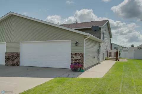5242 48th Ave S, Fargo, ND 58104