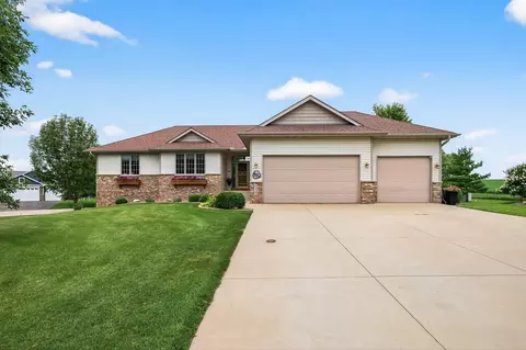 968 Vine Cir, Jordan, MN 55352