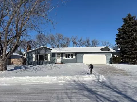 1614 S 27th Ave S, Moorhead, MN 56560