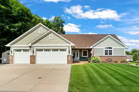 2390 Jennifer Ln, Shakopee, MN 55379