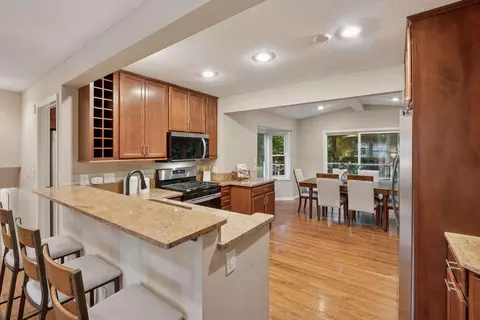 Kitchen - 27405 Pine Bnd, Shorewood, MN 55331 photo 2 of 4