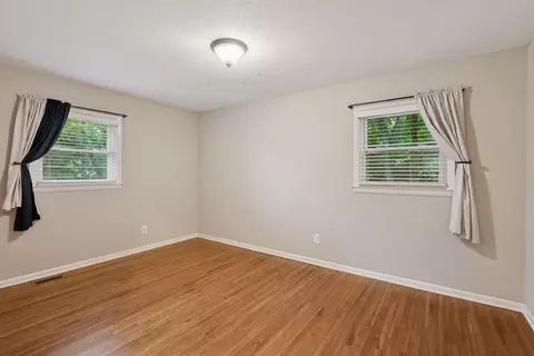 Bedroom - 27405 Pine Bnd, Shorewood, MN 55331 photo 2 of 5