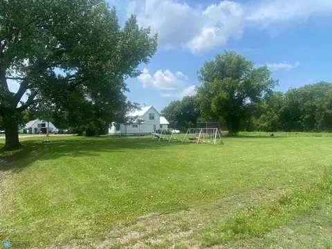 Exterior - 1100 225th Ave, Halstad, MN 56548 photo 6 of 10