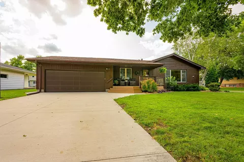404 Kay St SW, Hutchinson, MN 55350