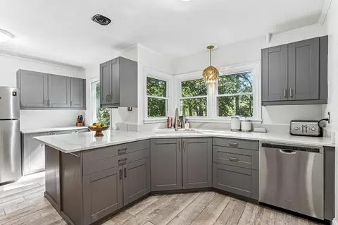 200 Jersey Ave N, Golden Valley, MN 55427