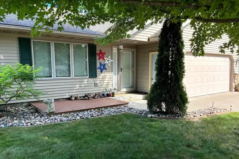 1505 Hillside Dr, Red Wing, MN 55066