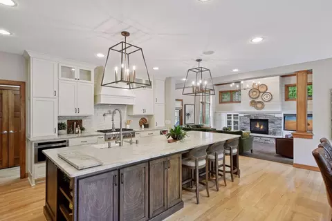 9035 Wildwood Cir, Shakopee, MN 55379