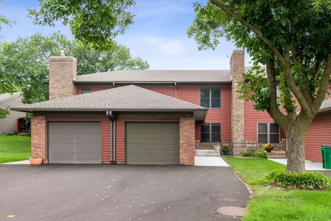 503 Hunter Hill Rd, Hudson, WI 54016