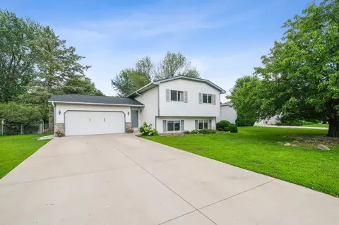 2830 9th Ln, Anoka, MN 55303