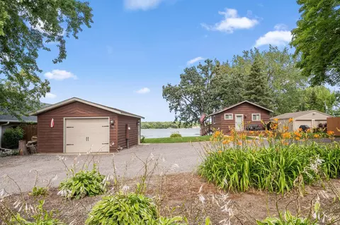 546 Lakeshore Cir, Annandale, MN 55302