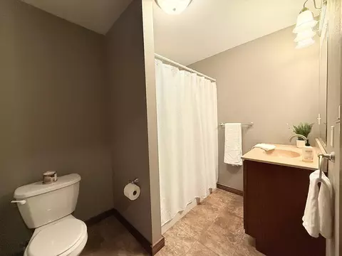 Bath - 101 S 5th St, Montevideo, MN 56265 photo 4 of 10