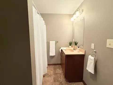 Bath - 101 S 5th St, Montevideo, MN 56265 photo 5 of 10
