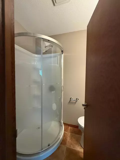 Bath - 101 S 5th St, Montevideo, MN 56265 photo 6 of 10