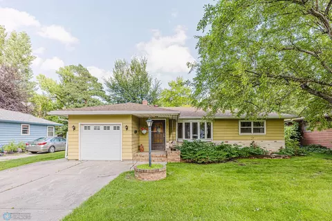 2012 7th St S, Moorhead, MN 56560