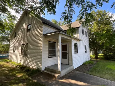 37 1st Ave SE, Saint Joseph, MN 56374
