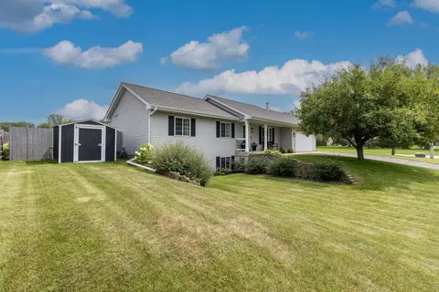 Exterior - 521 15th Ave, Baldwin, WI 54002 photo 2 of 7