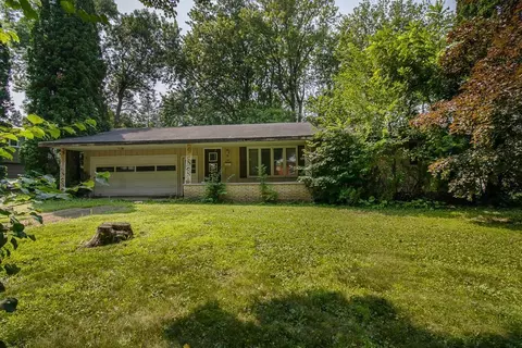 20 S Inga Ave, Le Center, MN 56057