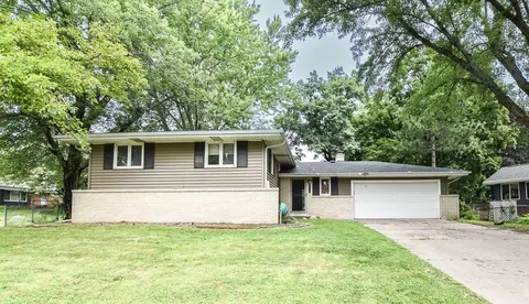 6016 Birchwood Rd, Woodbury, MN 55125