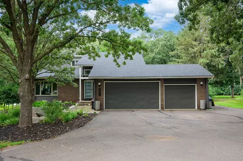 1911 Summit Dr, Saint Cloud, MN 56303