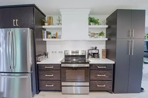 Kitchen - 1911 Summit Dr, Saint Cloud, MN 56303 photo 3 of 4