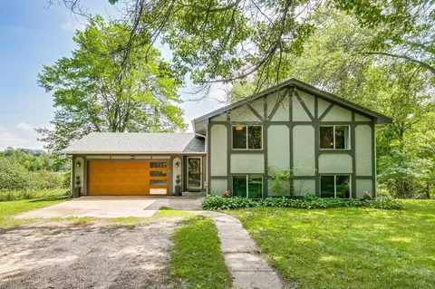 32405 Elk Ct, Stacy, MN 55079