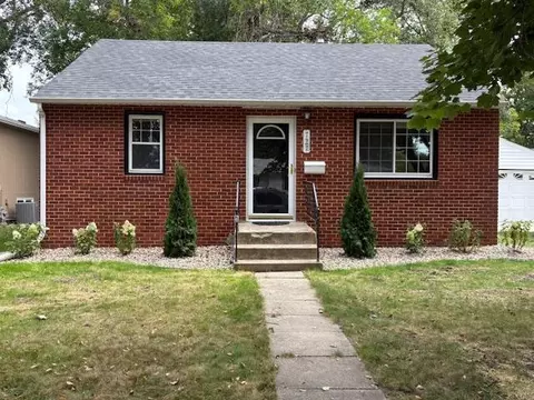 727 Ash St NE, Hutchinson, MN 55350