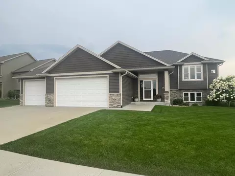 4609 Buckingham Dr NW, Rochester, MN 55901