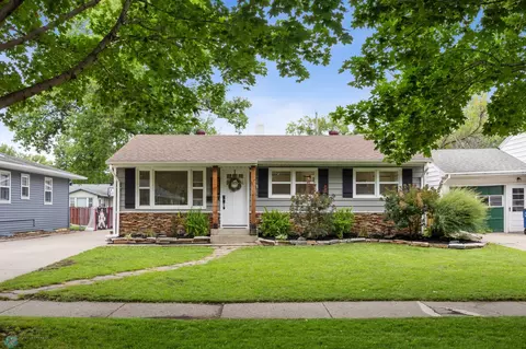 1221 15th St N, Moorhead, MN 56560